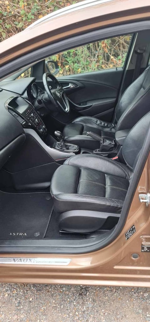 Vauxhall, ASTRA, Estate, 2015, Manual, diesel 5 doors