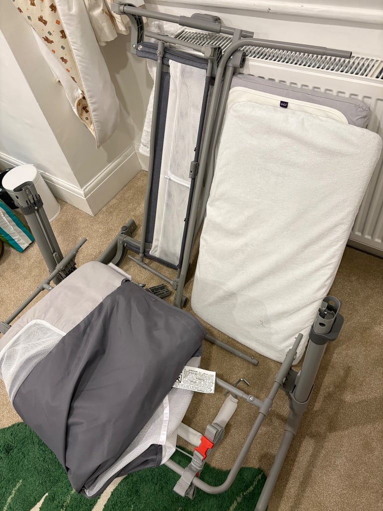 Chico Twin Next2Me Crib 