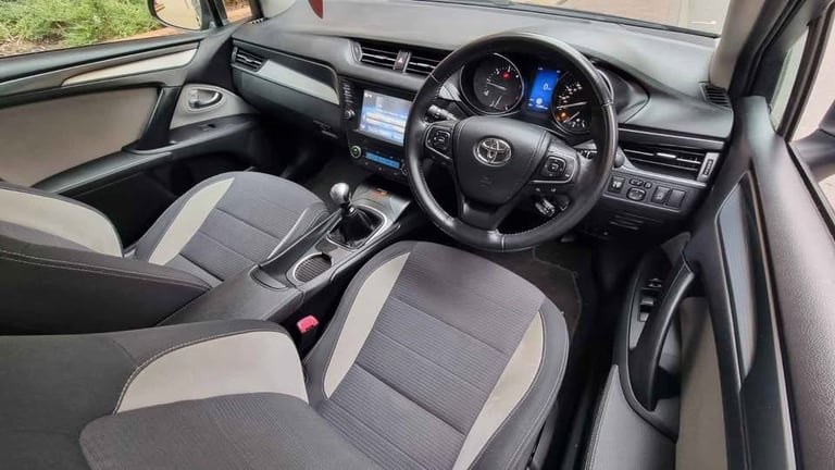 🚗 2018 Toyota Avensis Business Edition – Grey | 2.0 Diesel | ULEZ Compliant | 112K Miles ✅