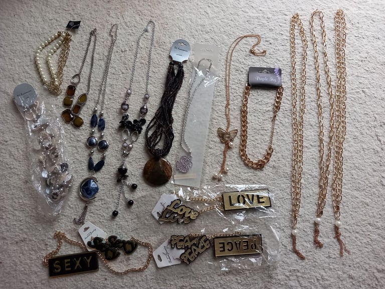 Bundle of 15 fashion jewellery necklaces all for £10