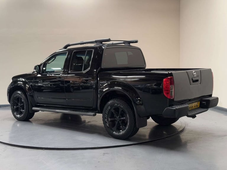 2011 Nissan Navara Double Cab Pick Up Tekna 2.5dCi 190 4WD PICK UP DIESEL Manual