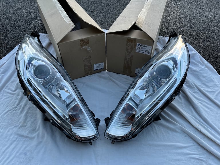 image for FIESTA MK7,5 PAIR OF PROJECTOR LED DRL HEADLIGHTS
