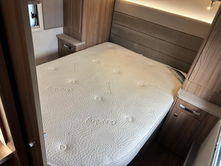 2017 Swift Challenger Hi-Style 560 Rear Island Fixed Bed 12 Months Warranty