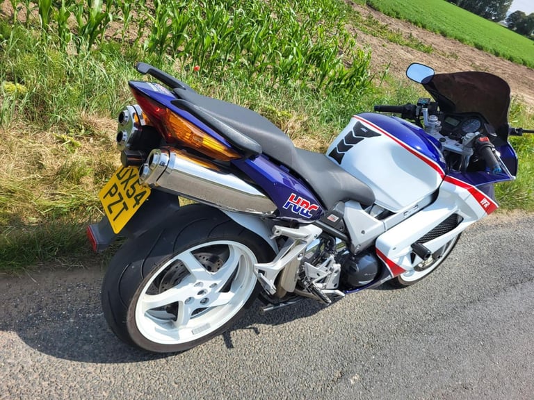 2004 54 HONDA VFR 800-5 HRC COLOURS VFR800 VTEC SPORTS TOURER NEW MOT
