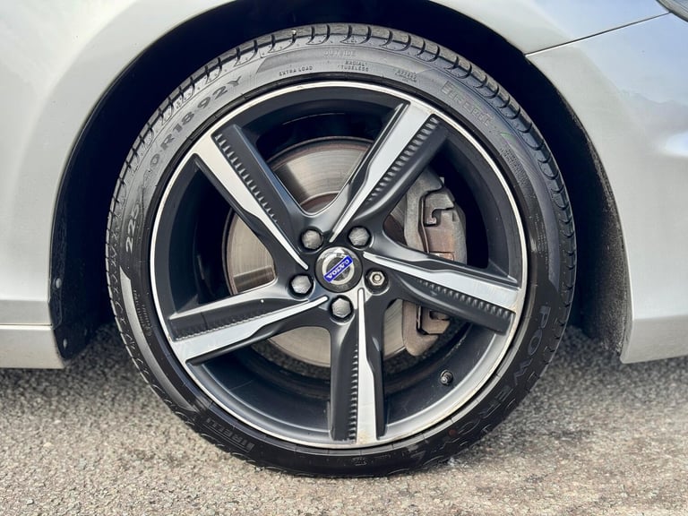 2016 Volvo V40 2.0 D4 R-Design Lux Nav Auto Euro 6 (s/s) 5dr HATCHBACK Diesel Automatic