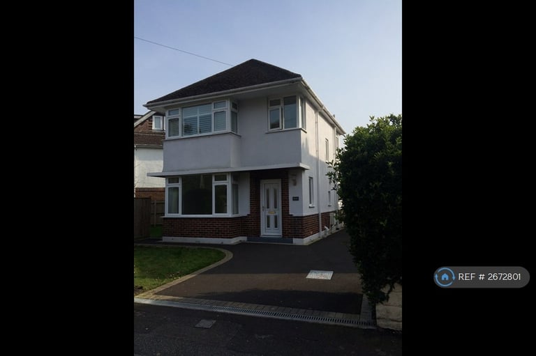 3 bedroom house in Jumpers Road, Christchurch, BH23 (3 bed) (#2672801)