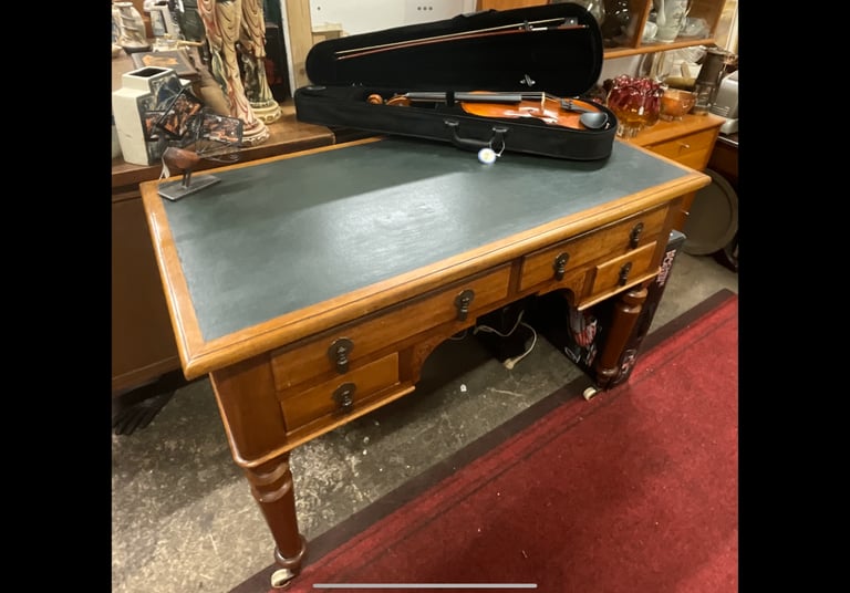 Beautiful Victorian Ladies Writing Desk in very good condition 