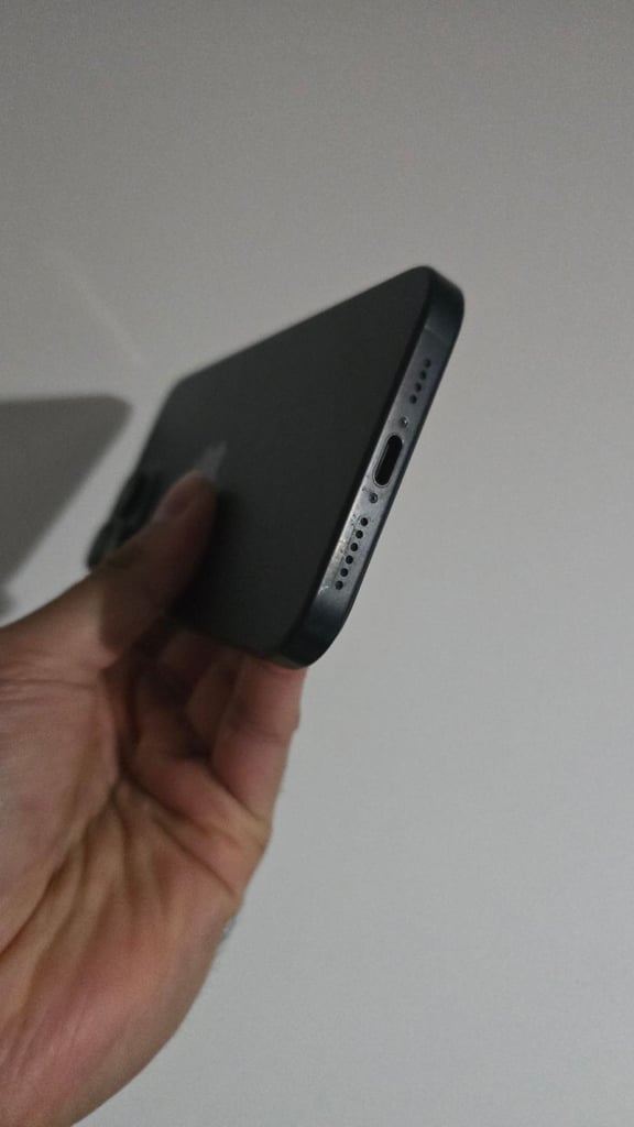 Excellent condition iPhone 15 Pro Max 256gb Black titanium Unlocked Apple 90 days warranty