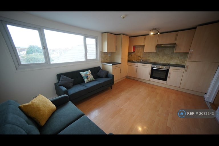 3 bedroom flat in Albany Road, Cardiff, CF24 (3 bed) (#2673342)