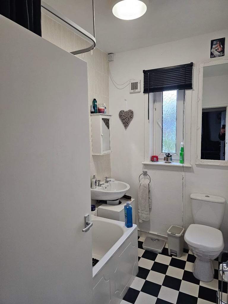 A spacious room in West Edinburgh 