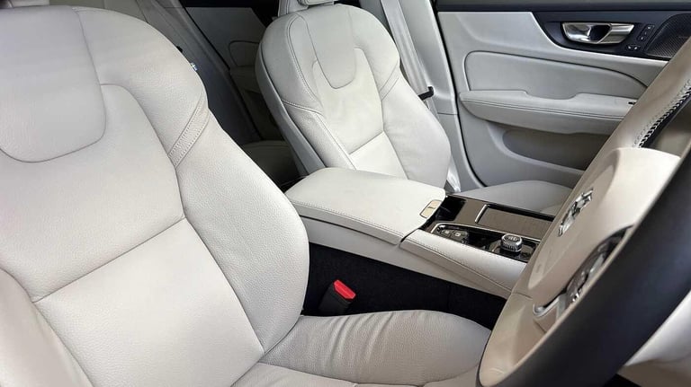 2025 Volvo V60 2.0 T8 [455] PHEV Ultra Dark 5dr AWD Auto ESTATE PETROL/ELECTRIC Automatic