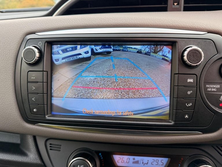 2016 Toyota Yaris 1.5 VVT-h Design E-CVT Euro 6 5dr Hatchback Automatic