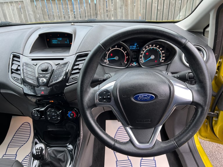 FORD FIESTA 1.25 ZETEC 5DR 11 MOT £35 TAX 2 F/KEEPERS!