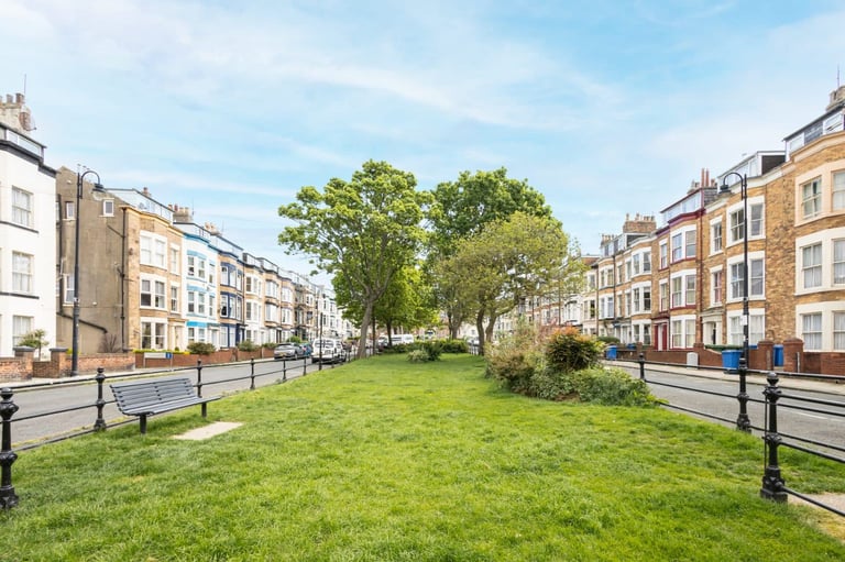2 Bedroom Flat to Rent in Scarborough
