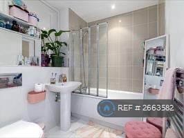 2 bedroom flat in Christian Street, London, E1 (2 bed) (#2663582)