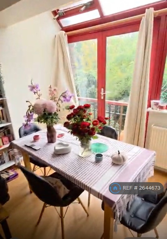 3 bedroom flat in Bywater Place, London, SE16 (3 bed) (#2644673)