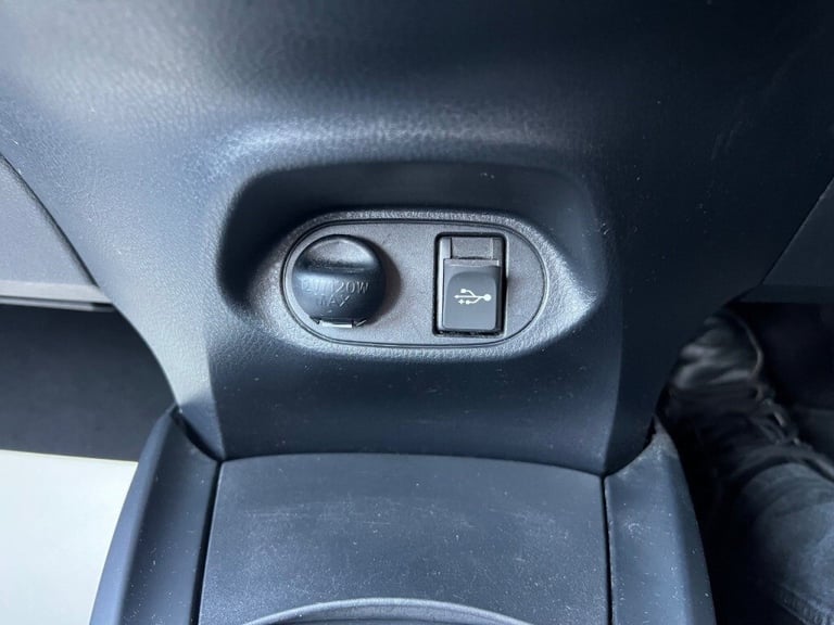 Toyota Yaris 1.5 VVT-i Icon 5dr - REAR CAMERA - BLUETOOTH - Petrol