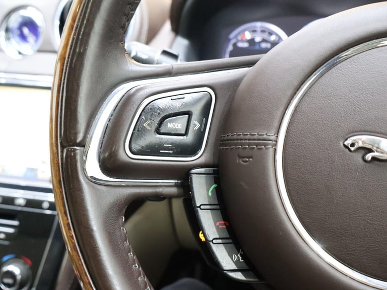 2010 Jaguar XJ 3.0d V6 Portfolio 4dr Auto SALOON DIESEL Automatic