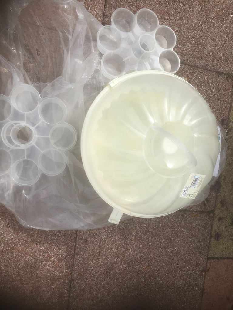 Cupcake carrier with handle -24 wells - unused