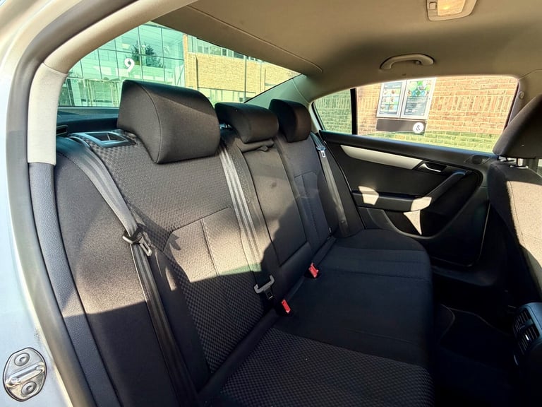 2014 Volkswagen Passat 2.0 TDI Bluemotion Tech R-Line 4dr DSG SALOON Diesel Automatic