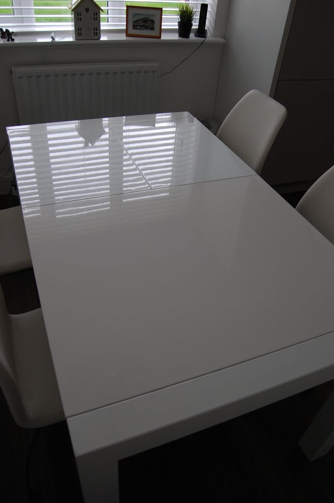 Extending Dining Table & 4 Chairs in High Gloss White