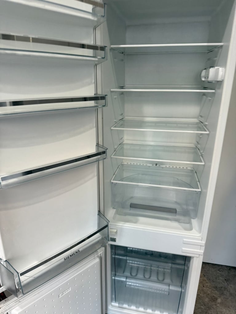 Siemens integratedd Fridge Freezer With Free Deliver
