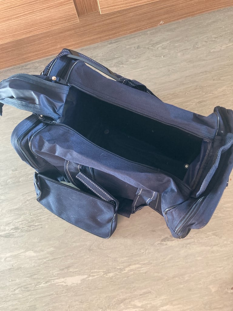 TRAVEL BAGS/SUITCASES