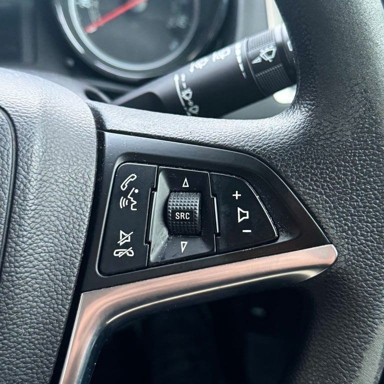 Vauxhall, ASTRA, Hatchback, 2011, Manual, 1598 (cc),5 doors - Image 15