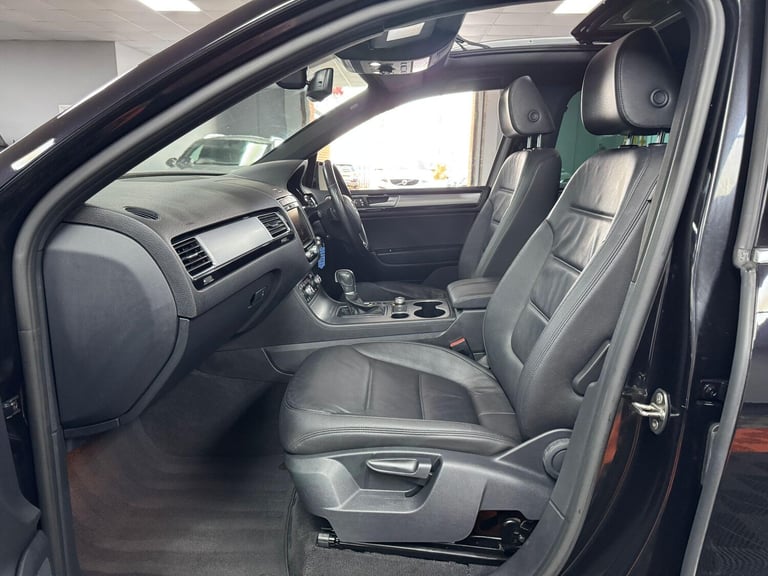 2015 Volkswagen Touareg 3.0 TDI V6 BlueMotion Tech R-Line Tiptronic 4WD Euro 6 (s/s) 5dr ESTATE D...