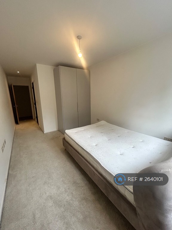 2 bedroom flat in Purley, Purley, CR8 (2 bed) (#2640101)