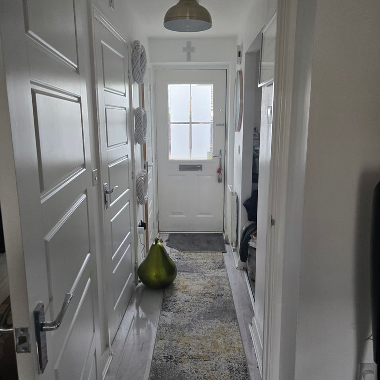 2 bed Semi-detached House in quiet village 