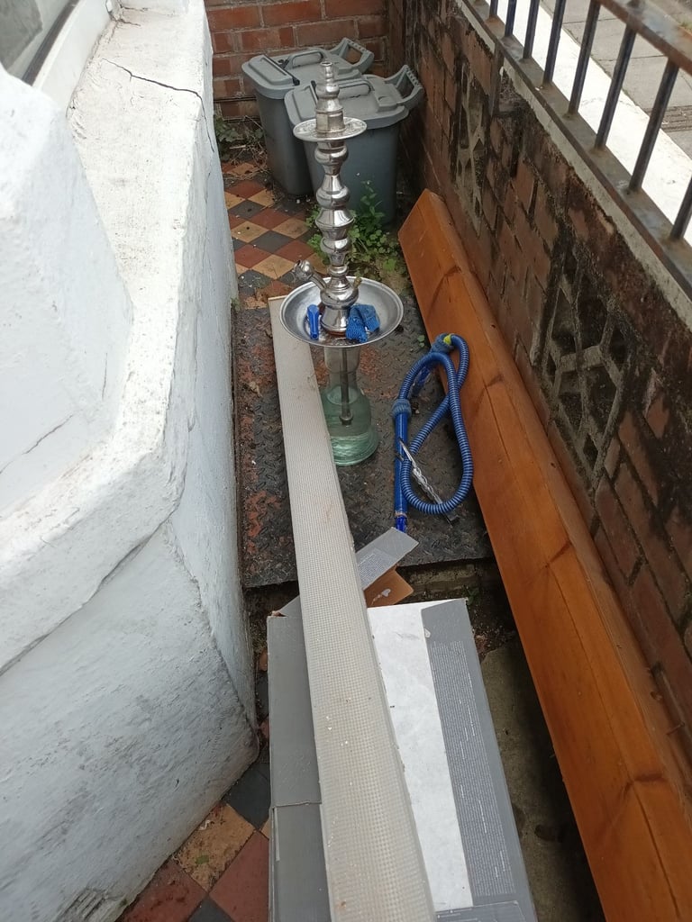 Random items in forecourt Powerscourt Road help yourself