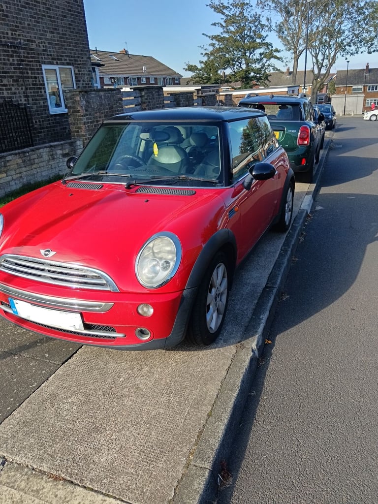 Breaking Mini R50 Cooper 1.6 petrol 2005, chilli red