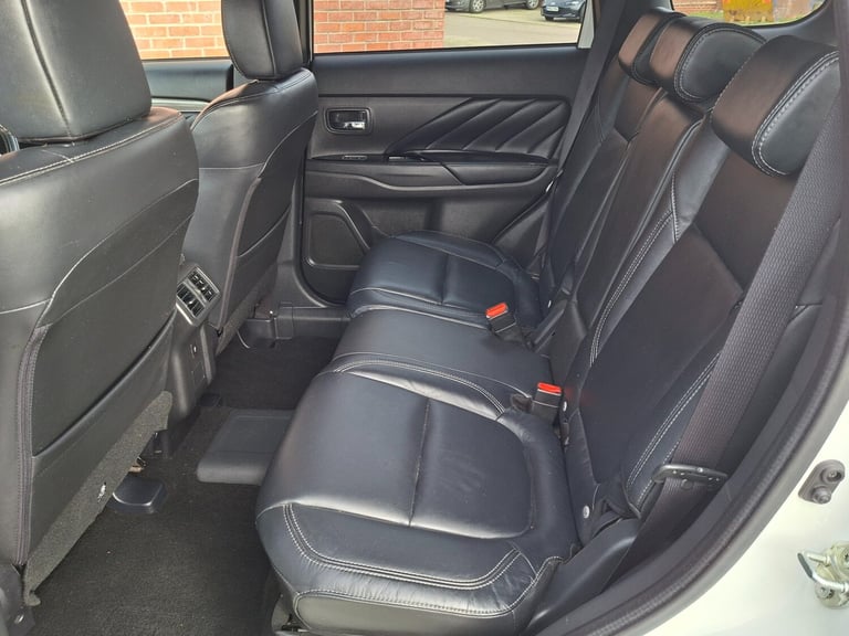 2021 21 Mitsubishi Outlander 2.4 PHEV Dynamic CVT Auto 4WD. 13.8kWh. 1 Owner.