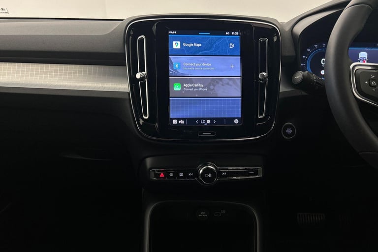 2023 Volvo XC40 Core, B3 mild hybrid, Petrol ESTATE Petrol/Electric Hybrid Automatic