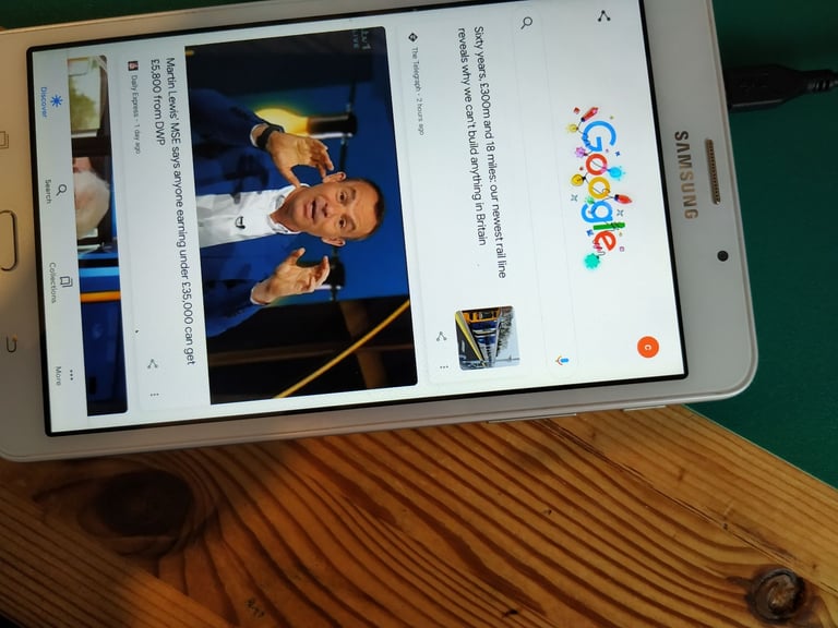 Samsung 4G Galaxy Phone in good condition works well clean item