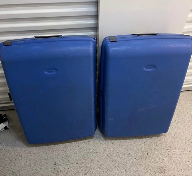 2X Large CARLTON green hard shell suitcase with wheels