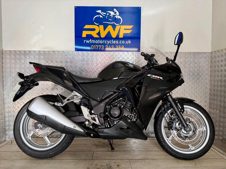 HONDA CBR 250 R, 2012, EXCELLENT COND, ONLY 2 OWNERS & 1,860 MILES!!