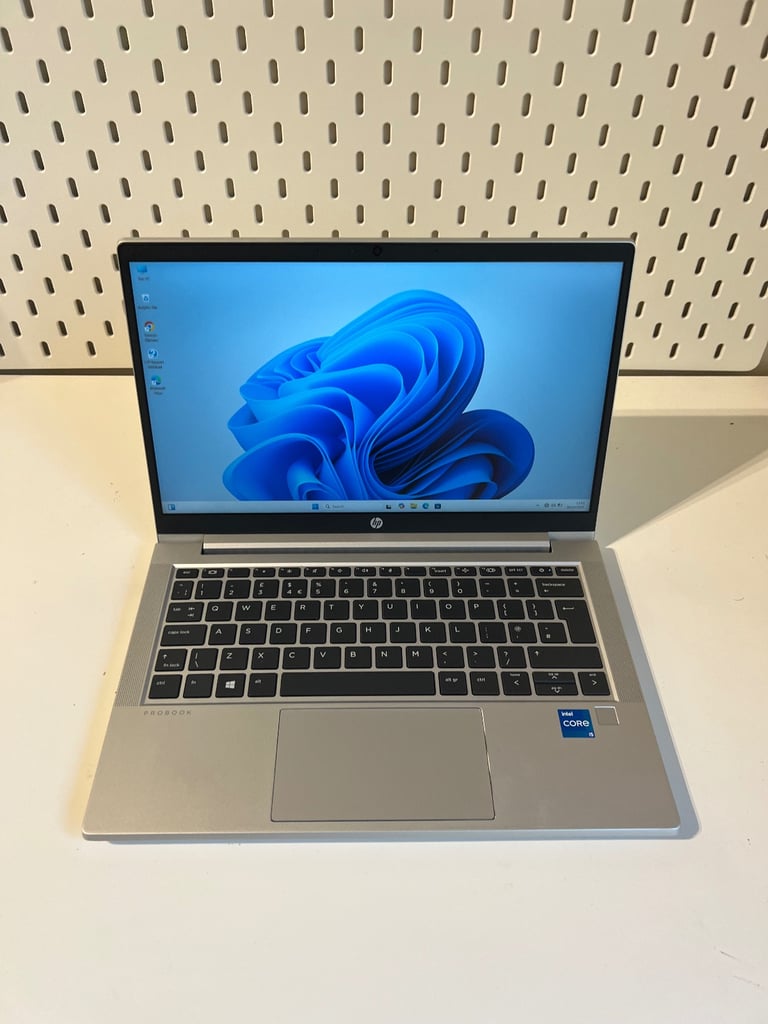 Windows 11 HP Probook,13.3/ ultra slim /Core i5, 11th gen / 16 GB/ 240 SSD almost new condition 