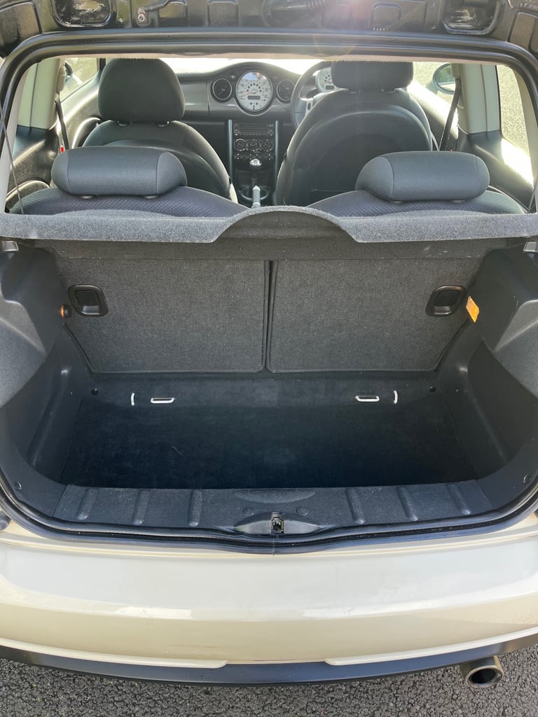 Mini Cooper 1.6 petrol 65000 miles full service history V.G.C £1650.