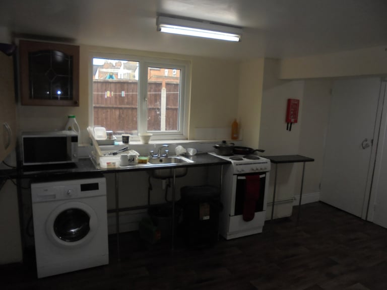 Rooms Availabe to Rent in Oakwood Road, Sparkhill. 24hr Move In. Supported Accommodation