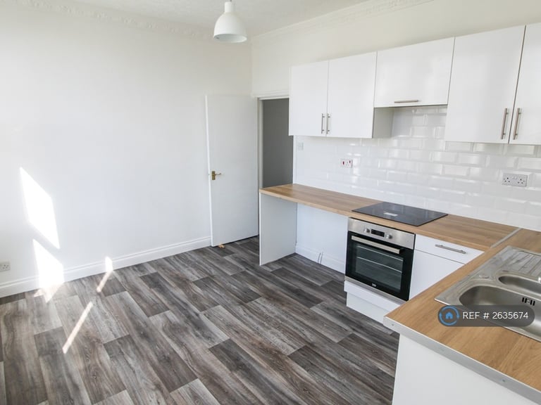 image for 2 bedroom flat in Cornwallis Gardens, Hastings, TN34 (2 bed) (#2635674)