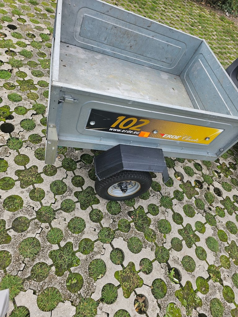 Erde 102 trailer with cover 