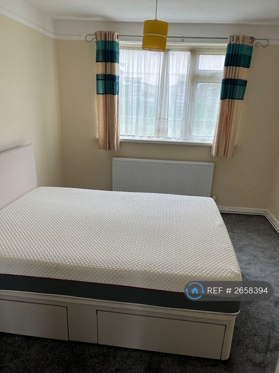 2 bedroom flat in Maes Y Glyn, Llandeilo, SA19 (2 bed) (#2658394)