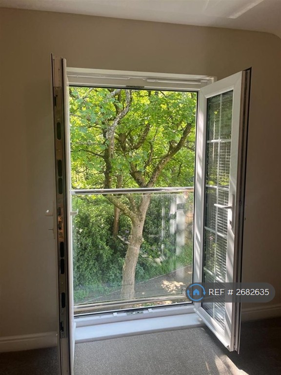 2 bedroom flat in Baytree Court, Prestwich, Manchester, M25 (2 bed) (#2682635)