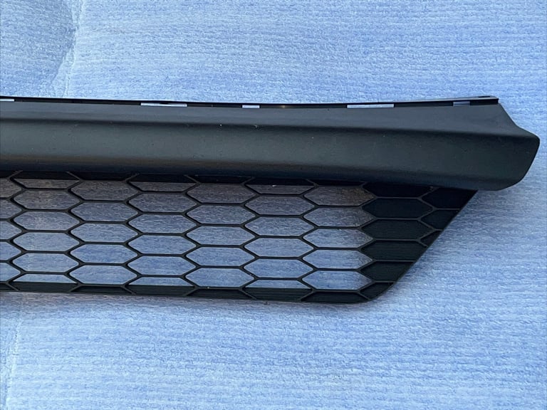 GENUINE HONDA JAZZ FRONT BUMPER LOWER RADIATOR GRILL 15-19 71102-TAR