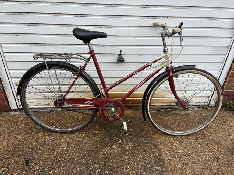MAN OR LADIES BIKE RETRO SHABBY CHIC 28in wheels 3 gears 21in frame   £90