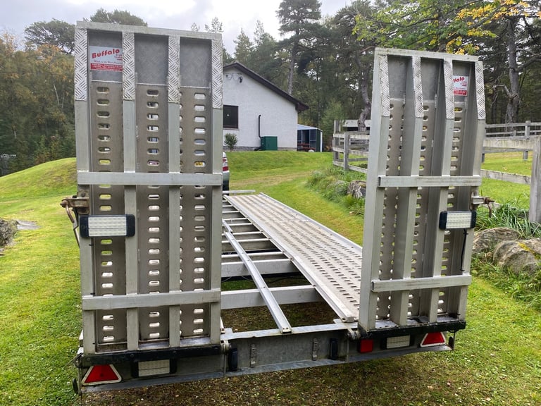 Heavy duty tri-axle 17x7ft 3.5 ton trailer 