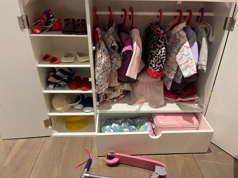 (Great condition) Our Generation doll and a LOT clothes and accessories