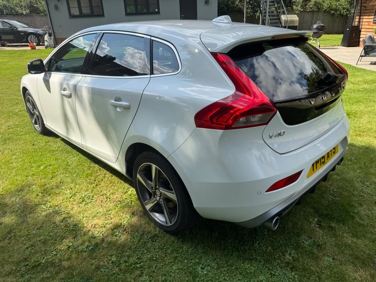 VOLVO V40 2.0 R-Design D4 2015